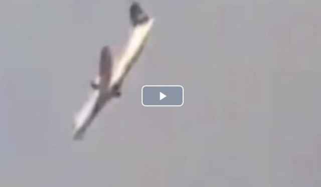 Clip giây phút cuối máy bay lao xuống khu dân cư ở Pakistan