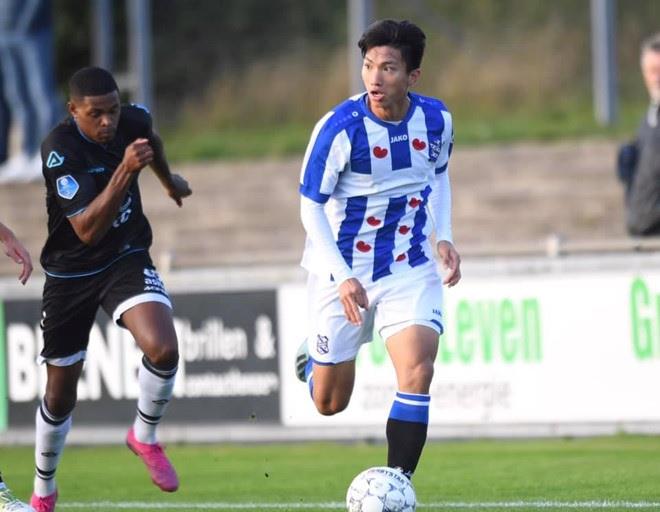 Văn Hậu nhiều khả năng sẽ tiếp tục ở lại Hà Lan. Ảnh: SC Heerenveen