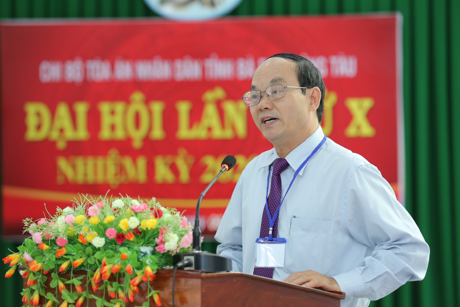 Đồng chí Chu Văn Tiến, Phó Bí thư Đảng ủy Khối Cơ quan và Doanh nghiệp tỉnh phát biểu chỉ đạo Đại hội.