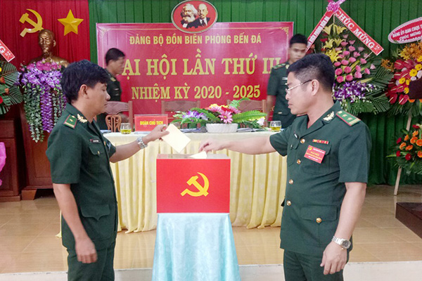 BCH Đảng bộ Đồn Biên phòng Bến Đá nhiệm kỳ 2020-2025 ra mắt Đại hội.
