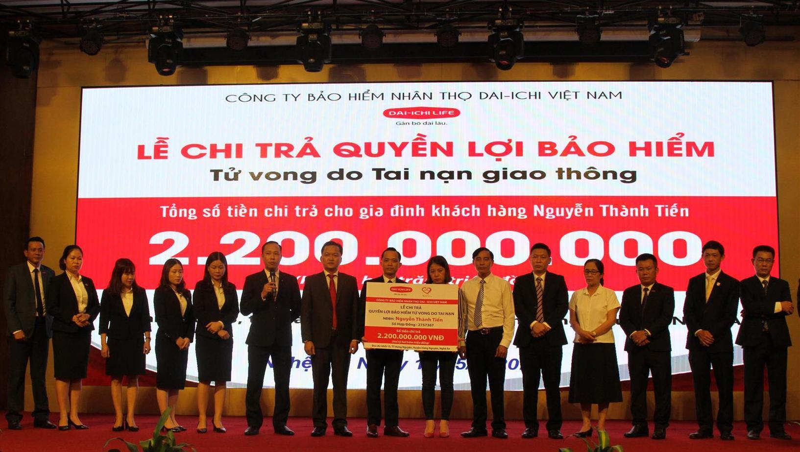 Bảo hiểm Dai-Ichi chi trả quyền lợi bồi thường cho gia đình khách hàng Nguyễn Thành Tiến