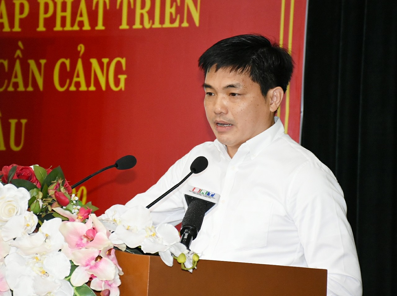 Ông Nguyễn Xuân Kỳ, Phó Tổng Giám đốc cảng CMIT phát biểu tại Hội thảo. 