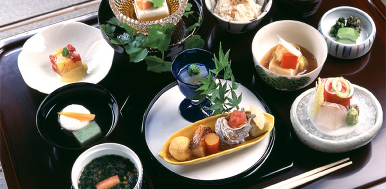 Bạn sẽ no sau khi ăn một bữa kiểu Nhật  dù lượng đồ trong mỗi đĩa không nhiều.