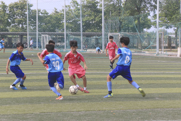 Trận đấu giữa U13 Phước Hải và U13 Long Tân.