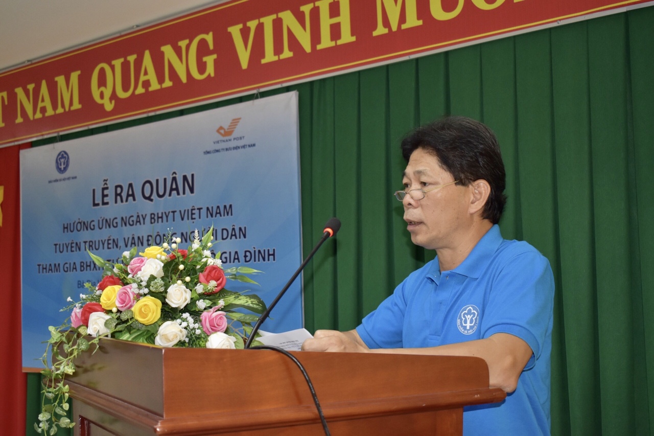 Ông Trần Duy Hưng, Giám đốc BHXH tỉnh phát biểu tại lễ ra quân.