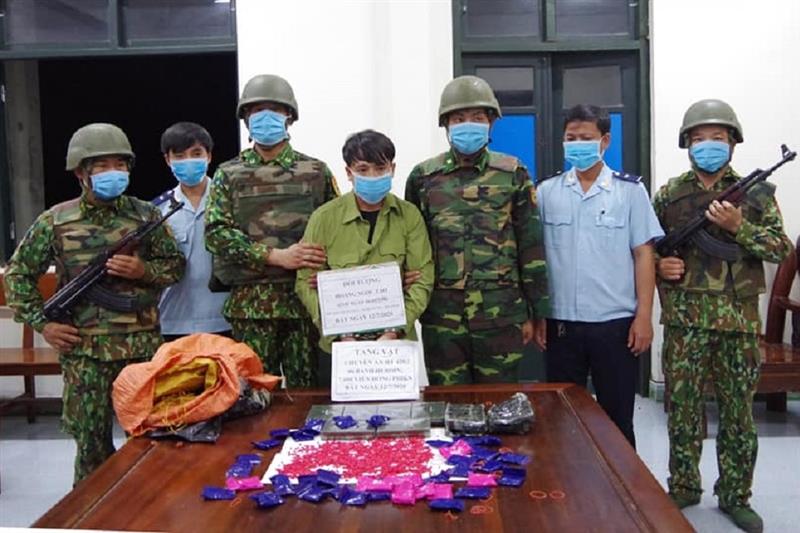 Đối tượng Hoàng Ngọc Tạo cùng tang vật vụ án