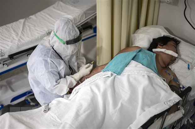 Bệnh nhân COVID-19 được điều trị tại bệnh viện ở Mexico City (Mexico), ngày 20/7. 