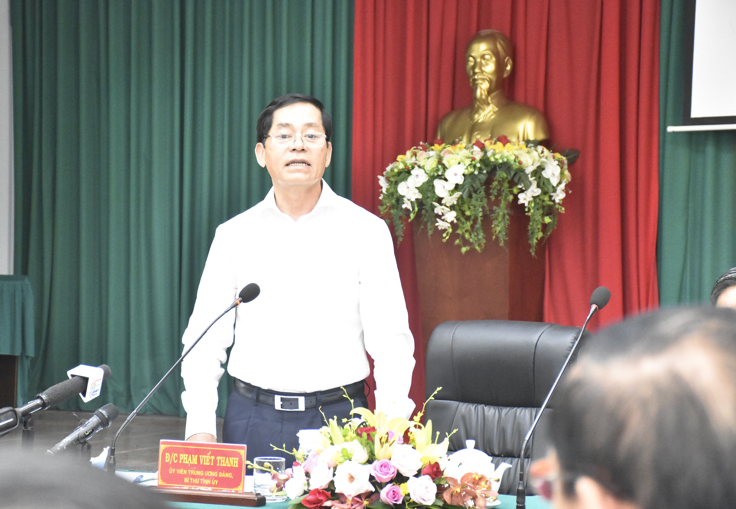 Ông Phạm Viết Thanh, Ủy viên Trung ương Đảng, Bí thư Tỉnh ủy phát biểu trong buổi làm việc với Ban Thường vụ Thị ủy Phú Mỹ.