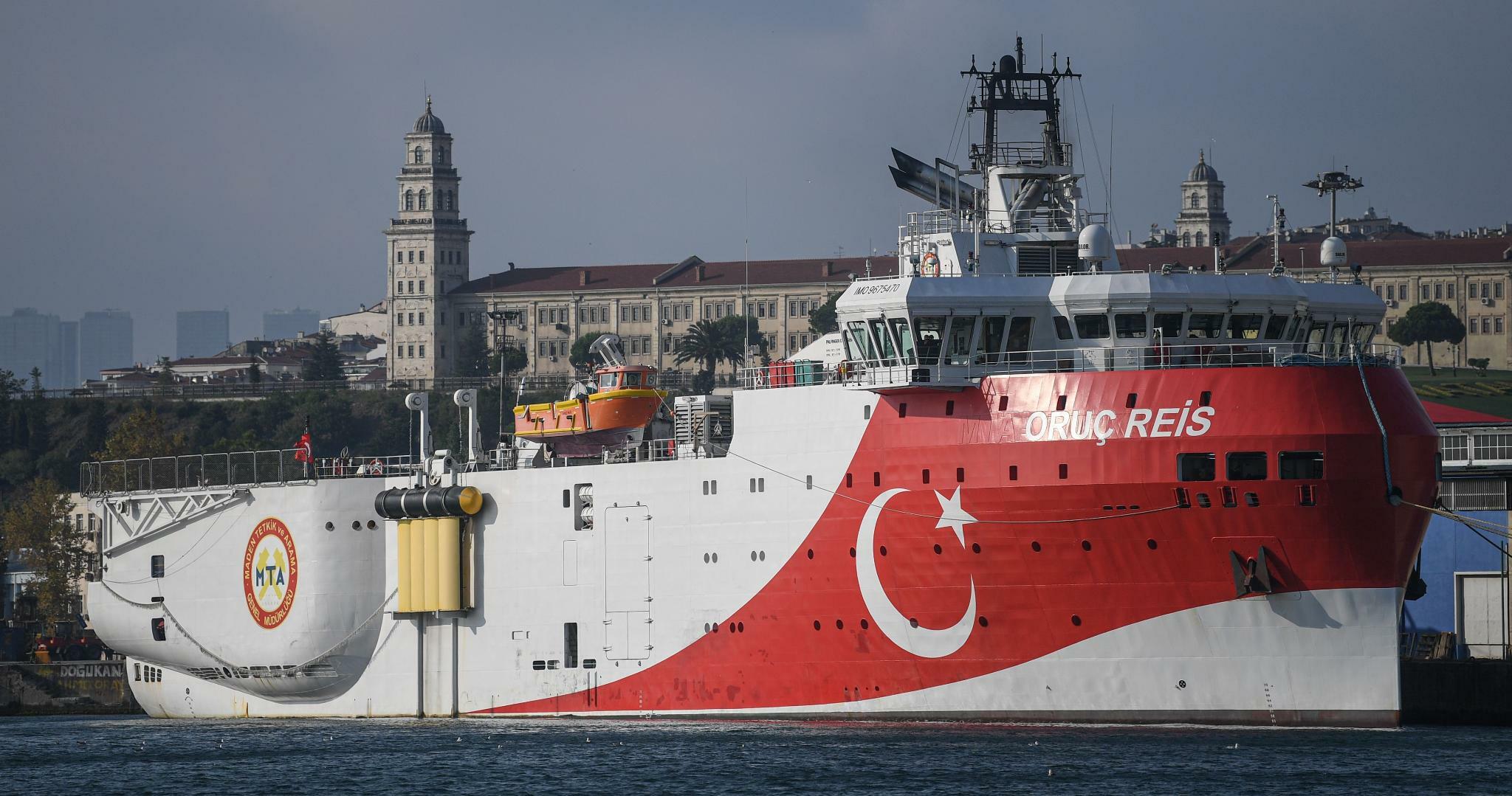 Tàu nghiên cứu Oruc Reis của Thổ Nhĩ Kỳ neo tại cảng Haydarpasa.