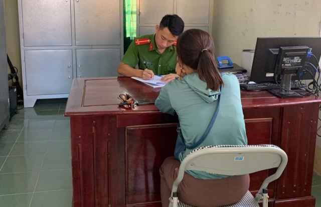 'Nổ' từng làm cán bộ, người phụ nữ bị công an mời lên làm việc