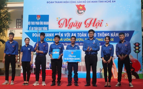 Sôi nổi Ngày hội 'Đoàn Thanh niên với an toàn giao thông'