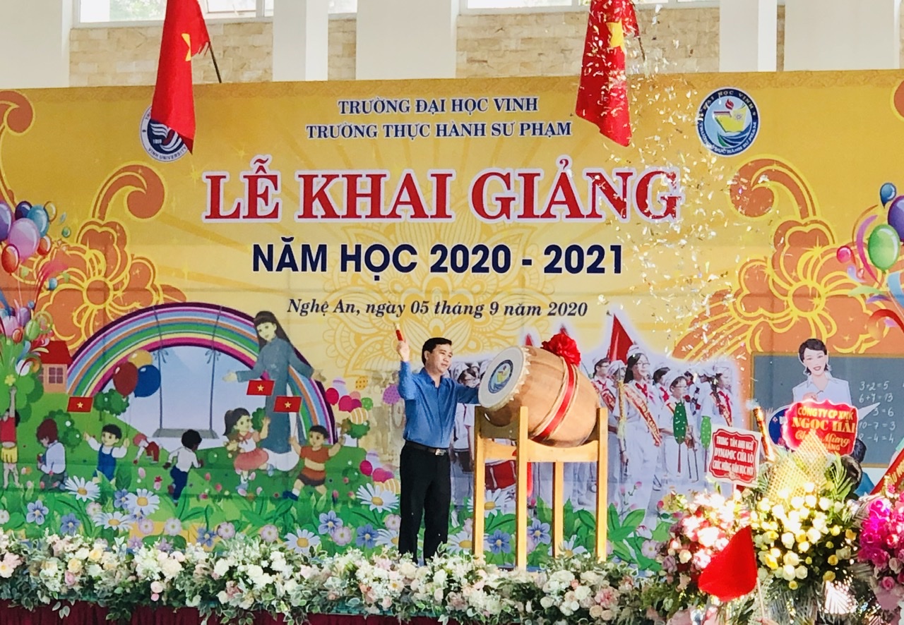 Nguyễn Ngọc Hiền Bí thư Đảng ủy trường, Phó Hiệu trưởng Trường Đại học Vinh, Phó Chủ tịch Công đoàn trường