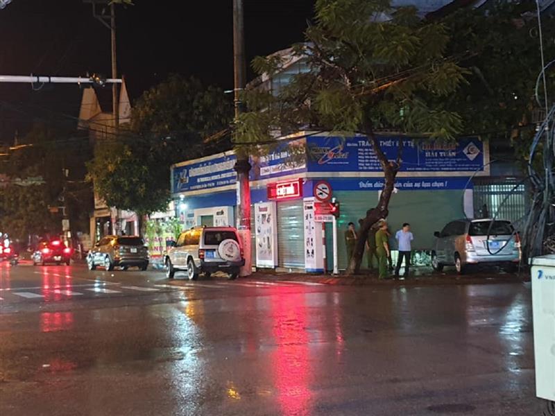 Cơ quan CSĐT đang khám xét  công ty CP đầu tư trang thiết bị y tế