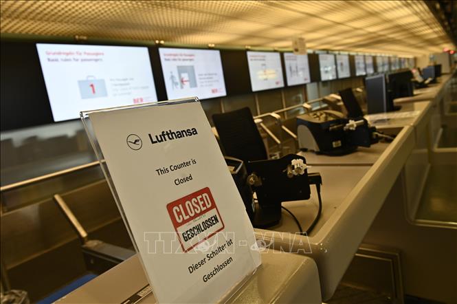 Khu vực check-in của Hãng hàng không Đức Lufthansa đóng cửa do ảnh hưởng của dịch COVID-19 tại sân bay Tegel ở Berlin, Đức ngày 11/6/2020.