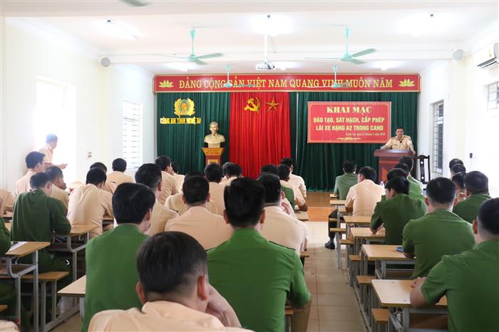Toàn cảnh buổi lễ khai giảng lớp đào tạo, sát hạch, cấp giấy phép lái xe mô tô hạng A2