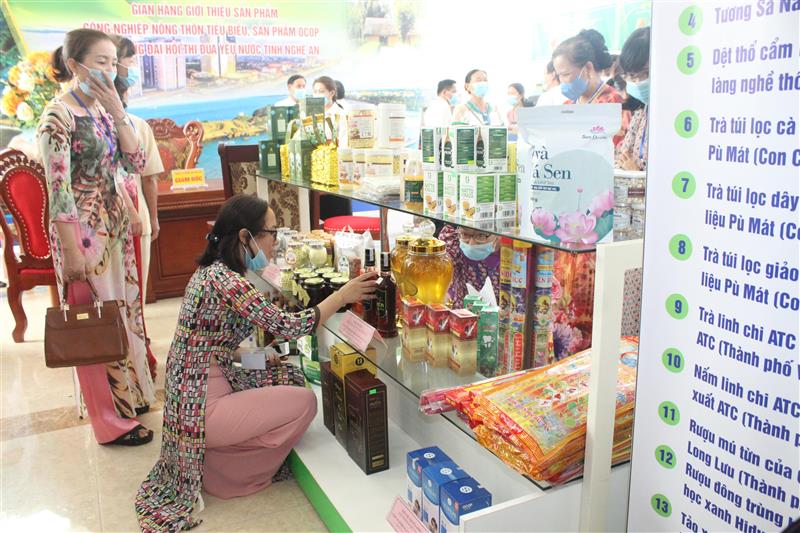 Cần đẩy mạnh khai thác và phát triển các thương hiệu, đặc sản địa phương