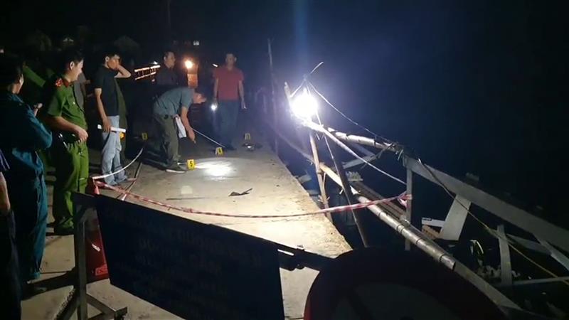 5 người tử vong trong vụ ô tô va chạm xe máy rồi rơi xuống sông