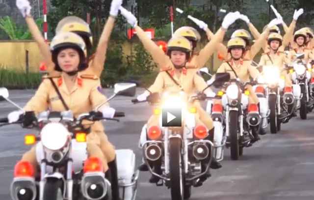 Cận cảnh một buổi tập của 25 nữ CSGT dẫn đoàn