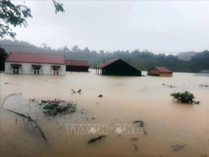 Nhiều nhà dân, thôn, bản ở xã Trường Sơn, huyện Quảng Ninh, tỉnh Quảng Bình bị ngập lụt, chia cắt cục bộ. Ảnh minh họa: TTXVN 