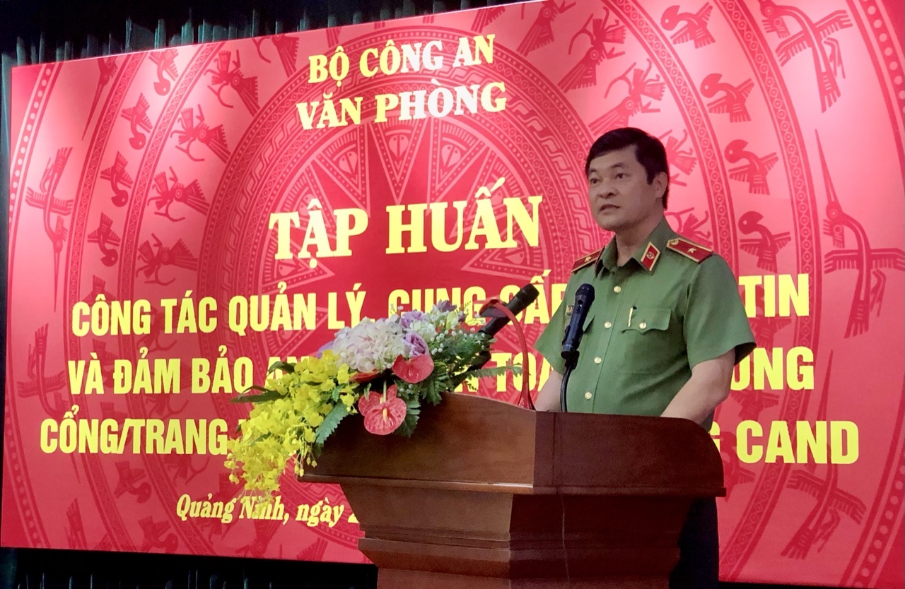 Đồng chí Thiếu tướng Vũ Hữu Tài – Phó Chánh văn phòng Bộ Công an khai giảng lớp tập huấn