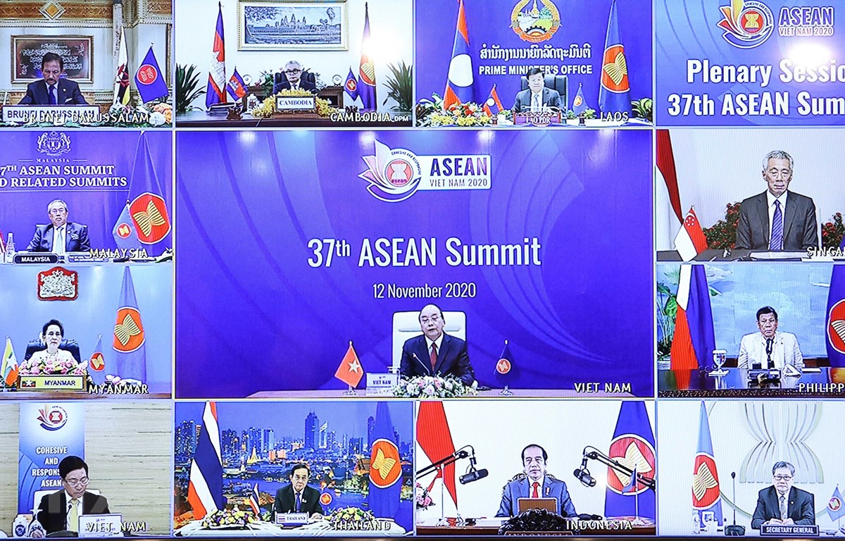 Thủ tướng Nguyễn Xuân Phúc chủ trì Phiên toàn thể Hội nghị Cấp cao ASEAN lần thứ 37 qua hình thức trực tuyến.