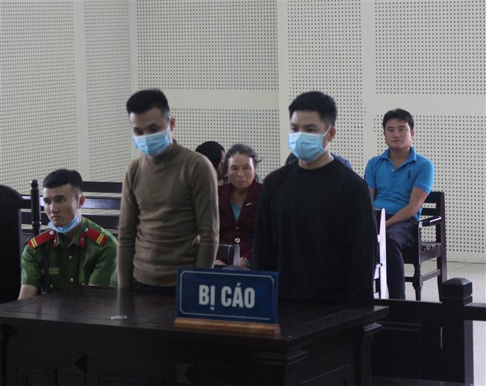 Hai bị cáo tại tòa