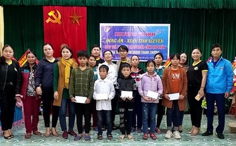 “Lion Group Thanh Chương” tặng quà để tạo lòng tin, lôi kéo người khác tham gia