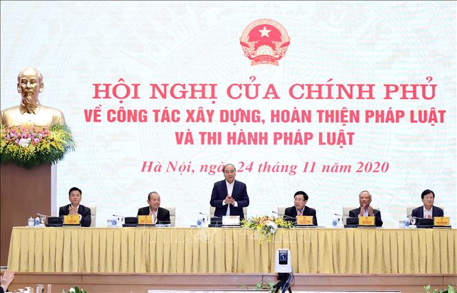 Thủ tướng Nguyễn Xuân Phúc chủ trì hội nghị. Ảnh: TTXVN