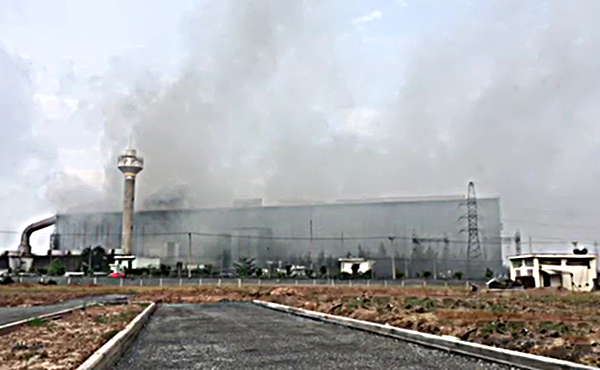 Các chỉ số môi trường tại các KCN tập trung nhà máy thép đều vượt quá quy chuẩn cho phép.  Trong ảnh: Khói bụi từ Nhà máy Thép Pomina 3.