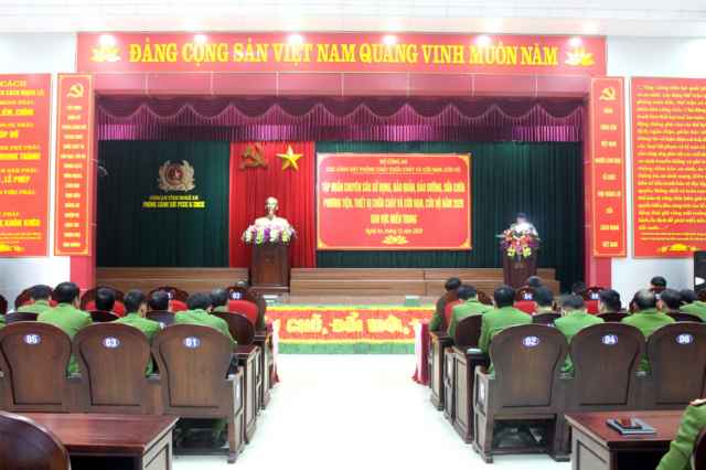 Tập huấn chuyên sâu sử dụng, bảo quản phương tiện chữa cháy và cứu nạn cứu hộ