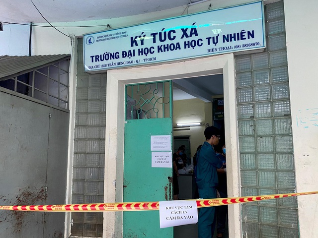 Ký túc xá 135B Trần Hưng Đạo của trường ĐH Khoa học tự nhiên TPHCM tạm thời đóng cửa 2 ngày do có sinh viên tiếp xúc bệnh nhân mắc COVID-19.