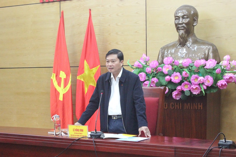 Đồng chí Lê Hồng Vinh, Ủy viên BTV Tỉnh ủy, Phó Chủ tịch Thường trực UBND tỉnh phát biểu tại Hội nghị