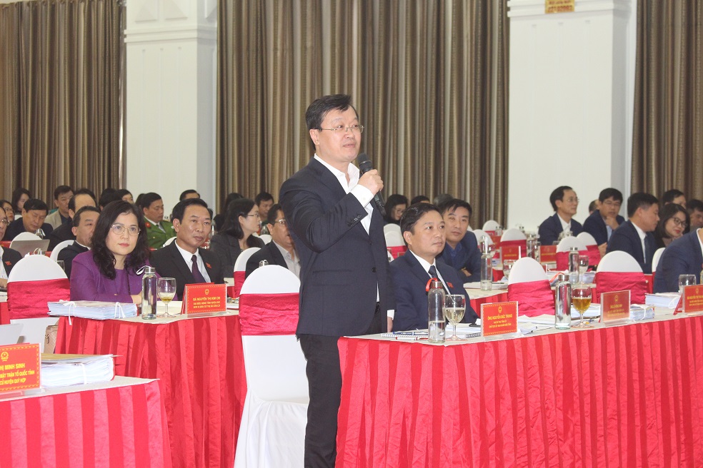 Đồng chí Nguyễn Đức Trung trả lời về tiến độ tuyến đường Vinh  - Cửa Lò tại phiên chất vấn chiều ngày 12/12