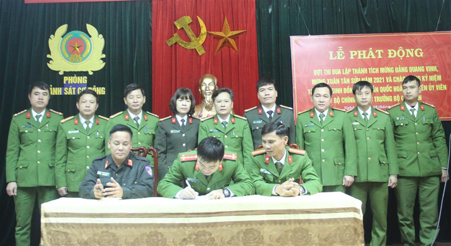 Các Đội, Đại đội và các tổ chức đoàn thể ký Giao ước thi đua