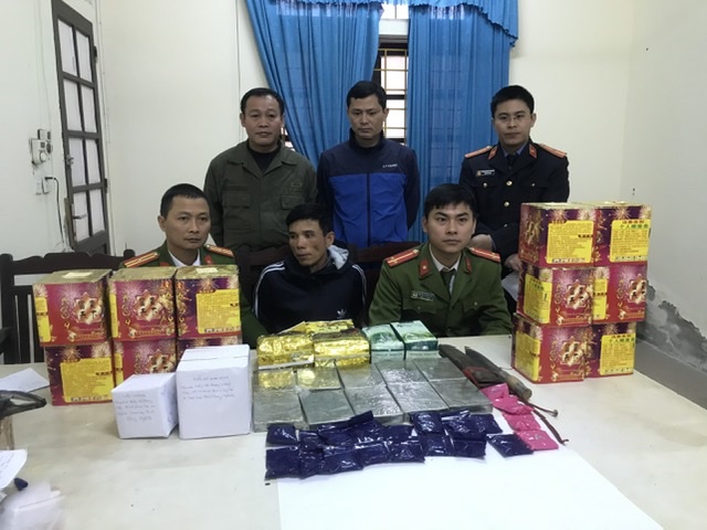  Đối tượng Hoàng Văn Tuấn cùng số tang vật bị thu giữ