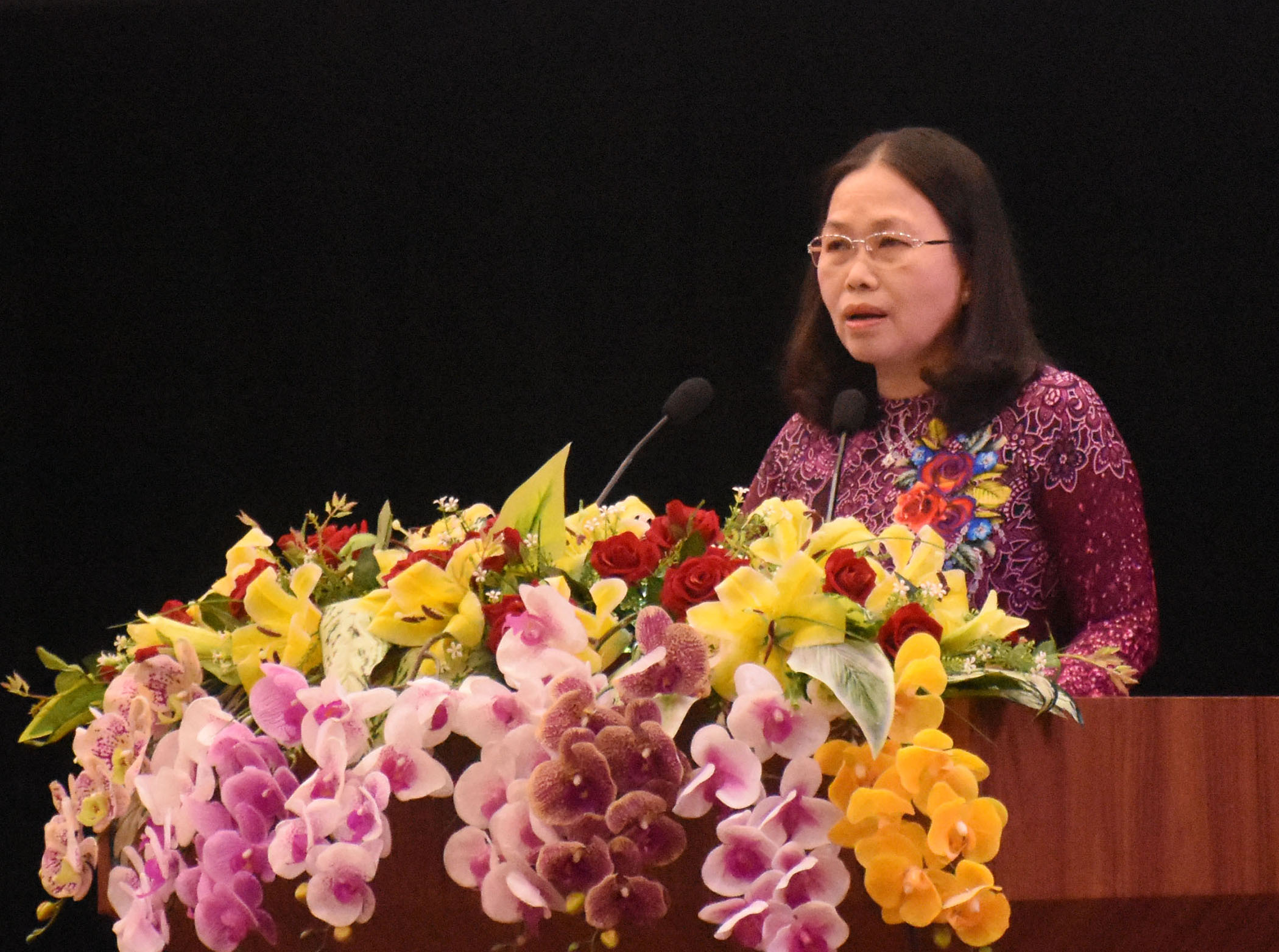 Bà Nguyễn Thị Yến, Phó Bí thư Thường trực Tỉnh ủy, Trưởng Đoàn ĐBQH tỉnh quán triệt những nội dung trọng tâm của NQ và Chương trình hành động thực hiện NQ Đại hội Đại biểu Đảng bộ tỉnh lần thứ VII, nhiệm kỳ 2020-2025.