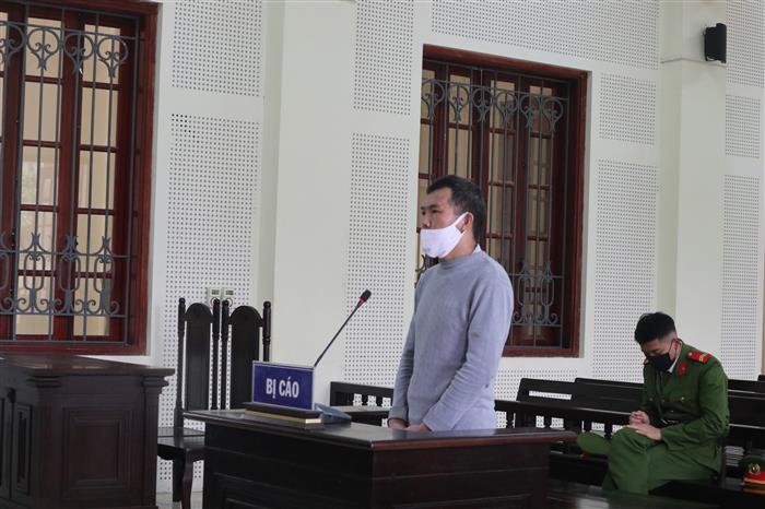 Bị cáo Lầu Bá Xìa tại tòa