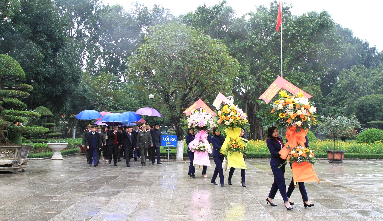 Đoàn đại biểu Bộ Công an: Dâng hương tưởng niệm đồng chí Trần Quốc Hoàn