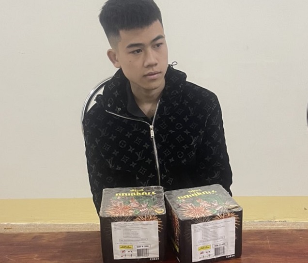 Bắt liên tiếp 2 vụ vận chuyển pháo nổ