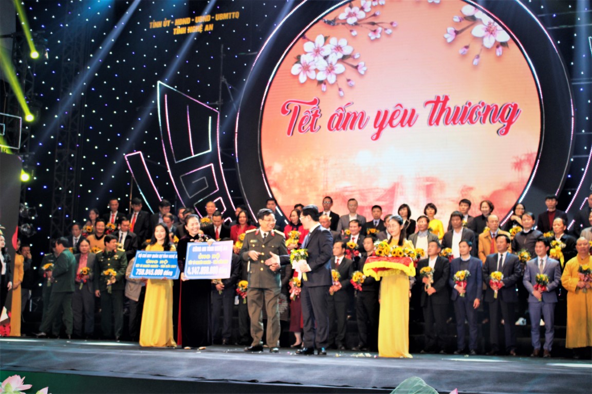 Công an Nghệ An ủng hộ 'Tết vì người nghèo' hơn 4,1 tỉ đồng