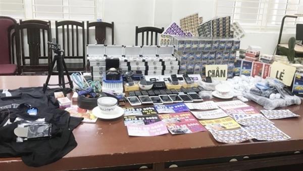 Khóa tay nhóm 'phù thủy' tiếp sức các đường dây cờ bạc