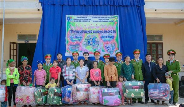 Mang Tết yêu thương đến với trẻ em vùng cao