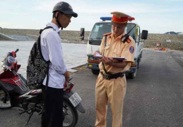 Đẩy mạnh tuyên truyền, xử lý vi phạm Luật Giao thông đường bộ