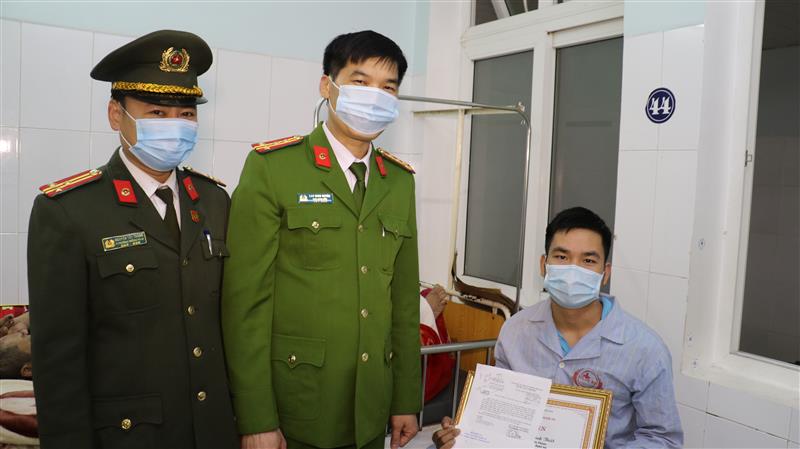 Thứ trưởng Bộ Công an gửi thư khen hành động dũng cảm của Công an xã trong khi làm nhiệm vụ