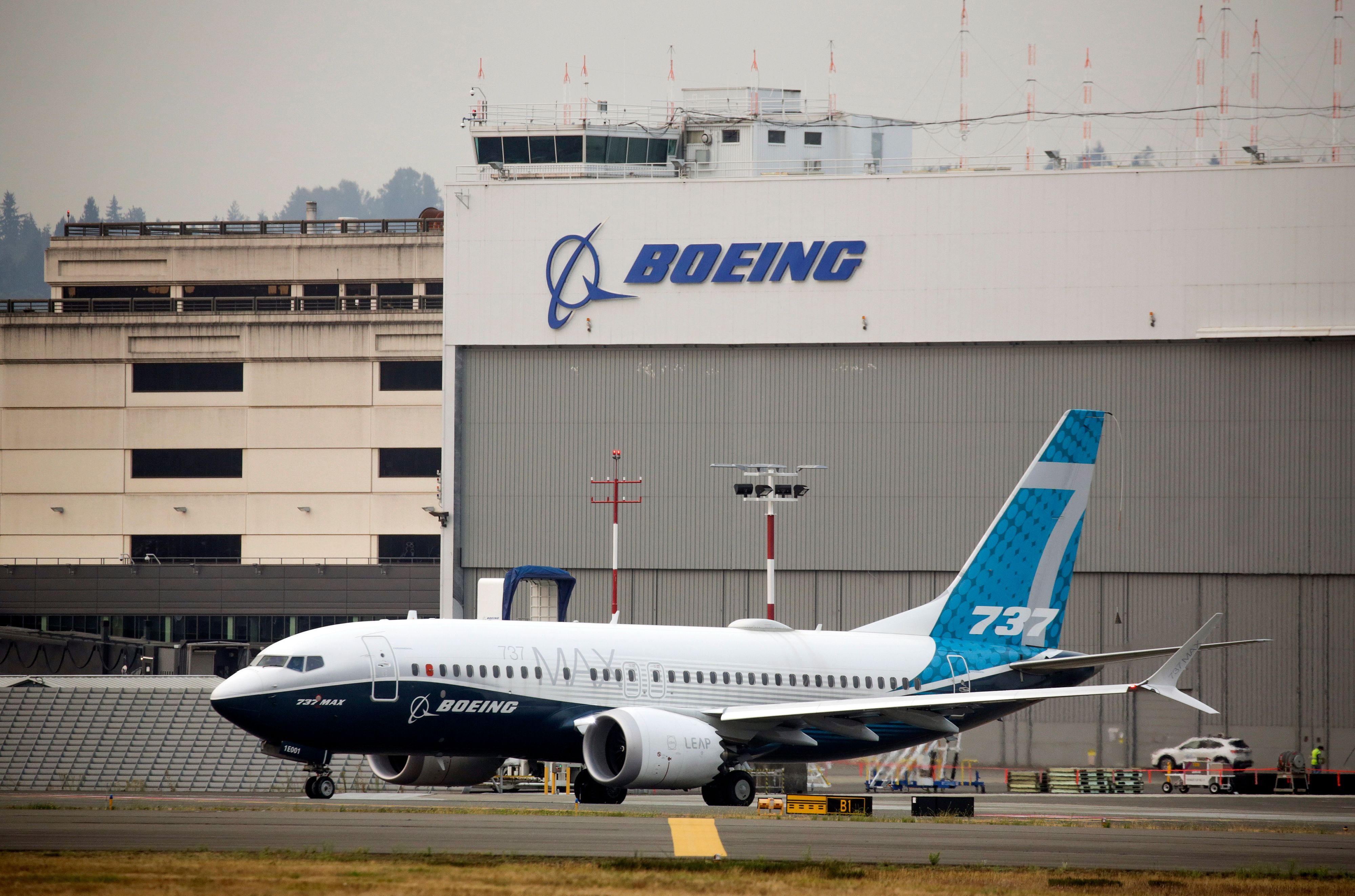 Máy bay Boeing 737 MAX thực hiện chuyến bay kiểm tra tại nhà máy của Boeing ở Seattle, Washington, Mỹ.