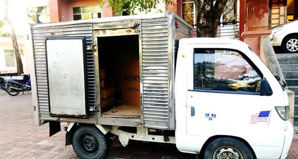 Chiếc xe tải nhẹ hai đối tượng sử dụng để thực hiện hành vi lừa đảo
