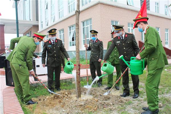 Công an Nghệ An phát động Tết trồng cây – đời đời nhớ ơn Bác