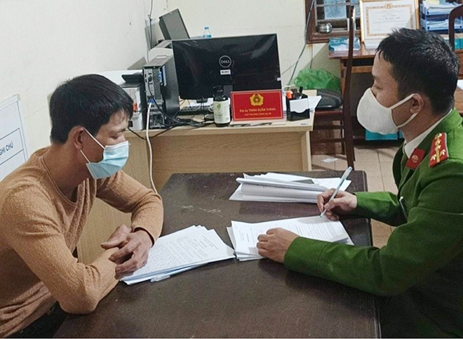 Bùi Văn Phú tại cơ quan Công an.