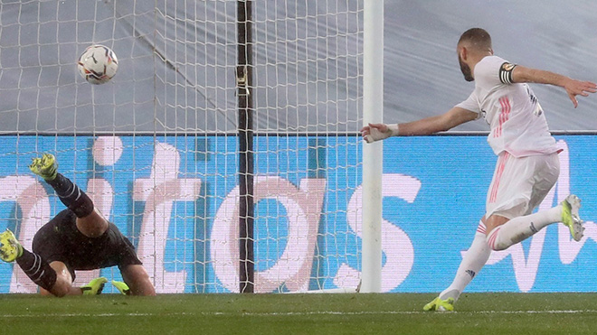 Benzema ghi bàn ấn định chiến thắng 2-0 cho Real Madrid trước Eibar.