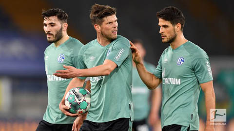  Schalke là đội đầu tiên của Bundesliga 2020/21 nhận vé xuống hạng 2.